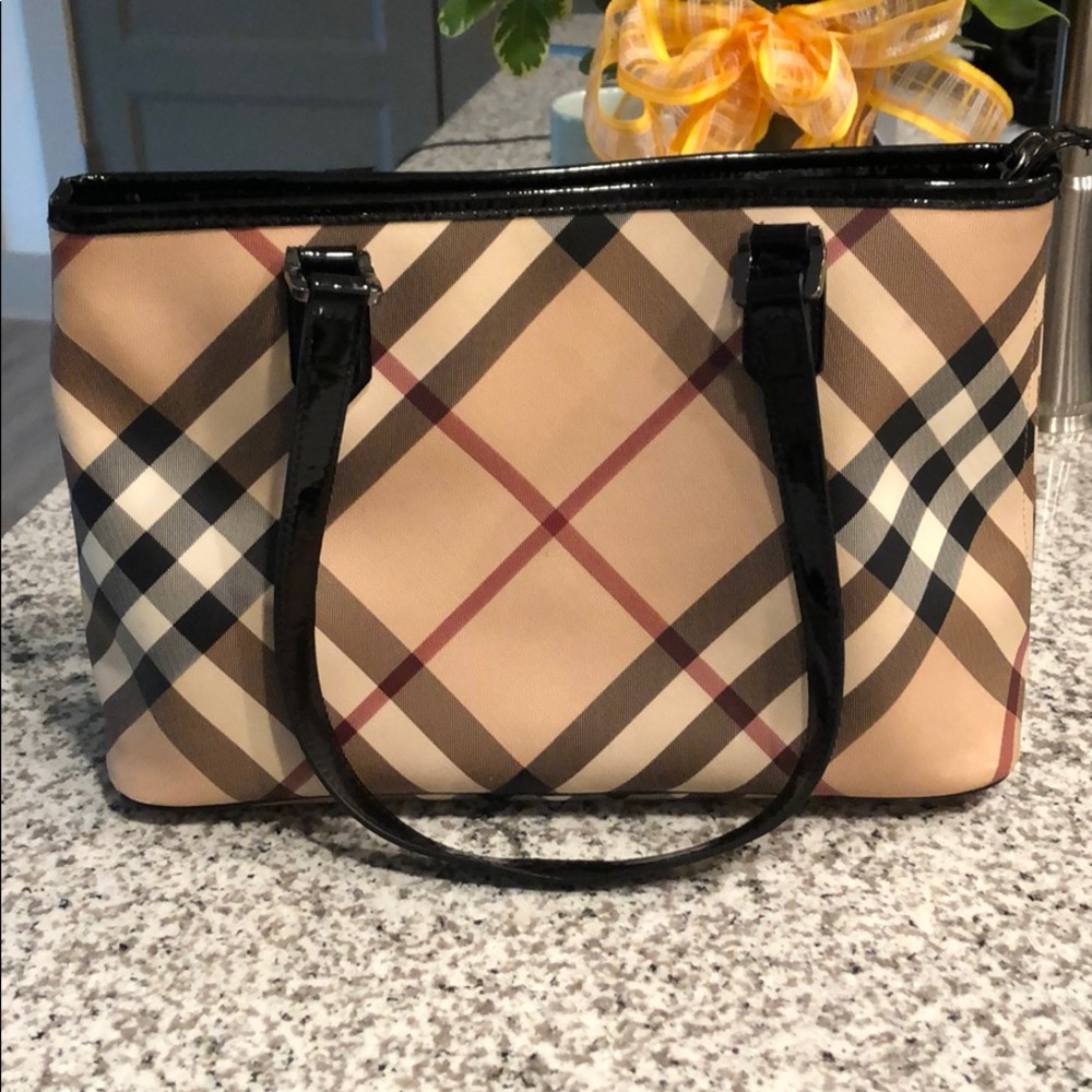 Burberry purse